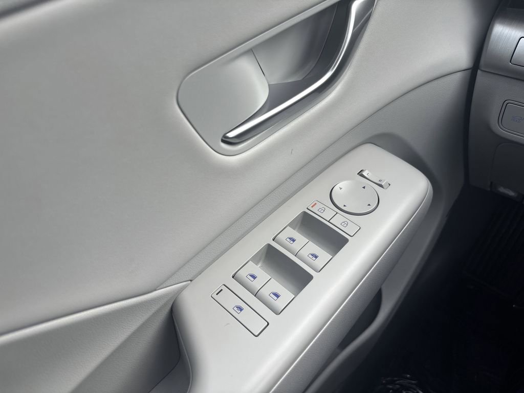 Used 2024 Hyundai Kona Limited image 29