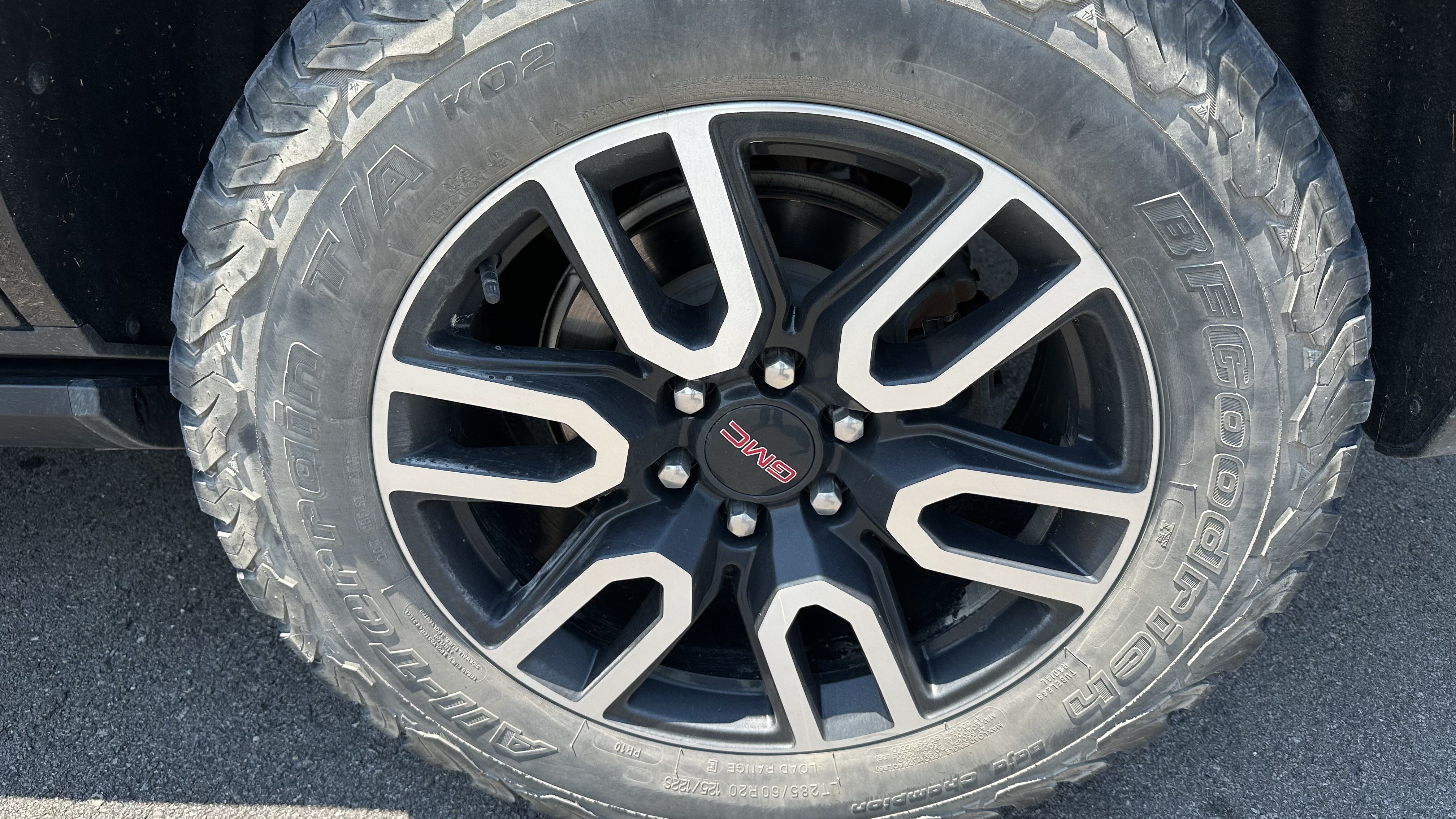 Used 2021 GMC Yukon AT4 w/ AT4 Premium Package AWD/4WD image 13