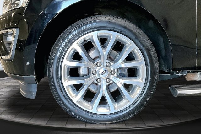 Used 2018 Ford Expedition Limited w/ Equipment Group 302A AWD/4WD image 34