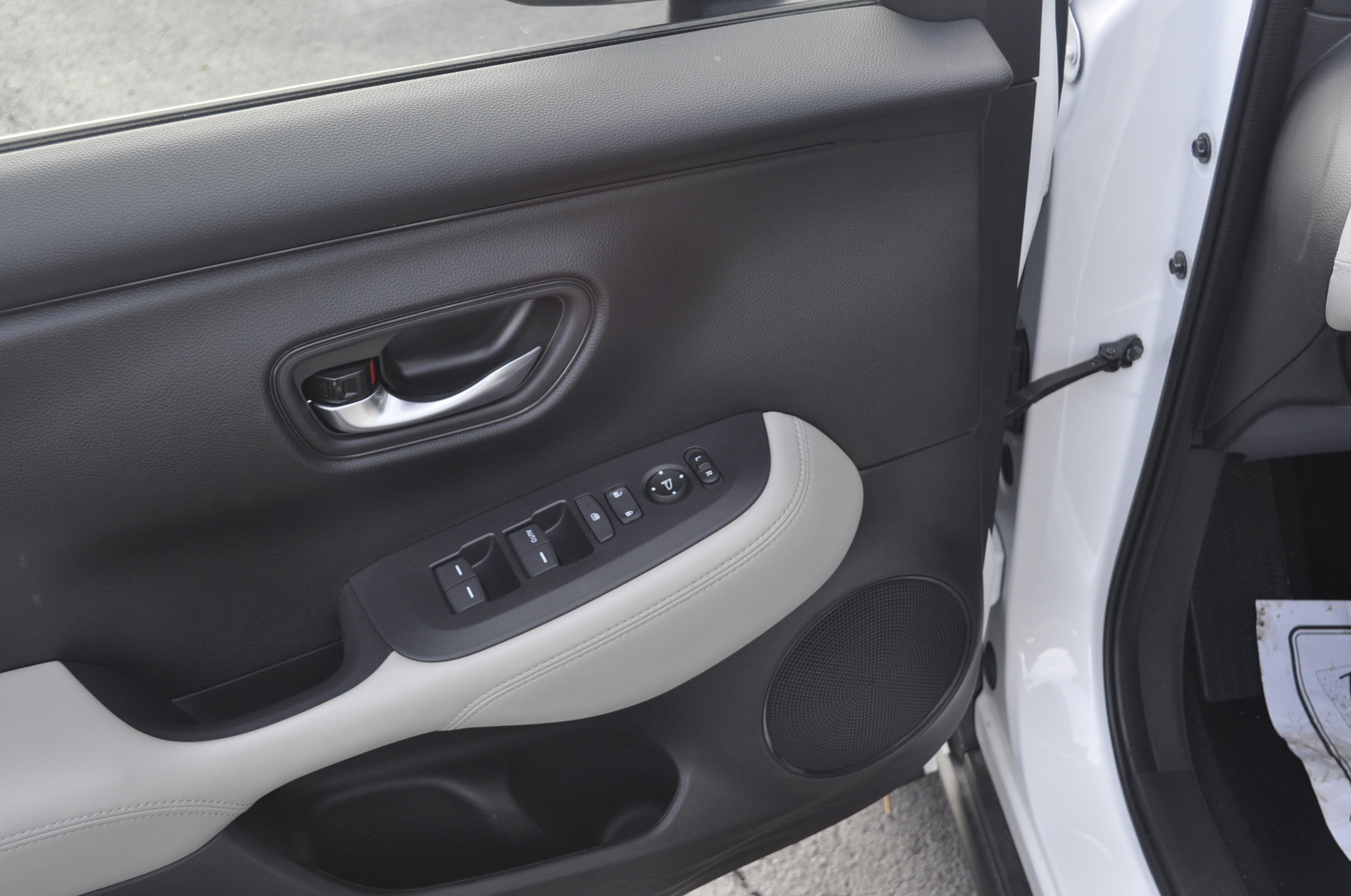 Certified 2025 Honda HR-V LX image 16