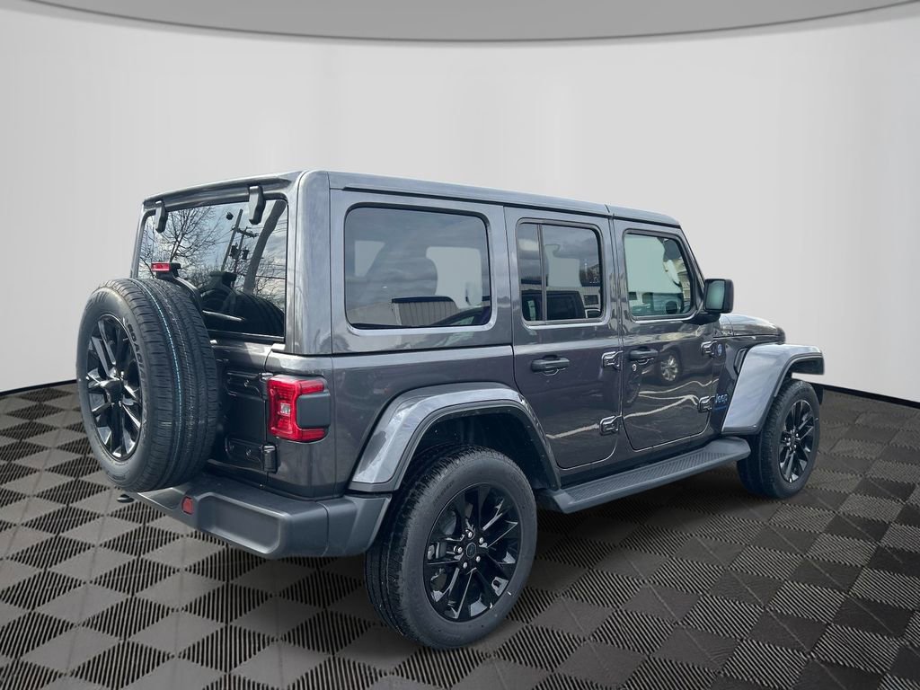 Used 2025 Jeep Wrangler Sahara image 5