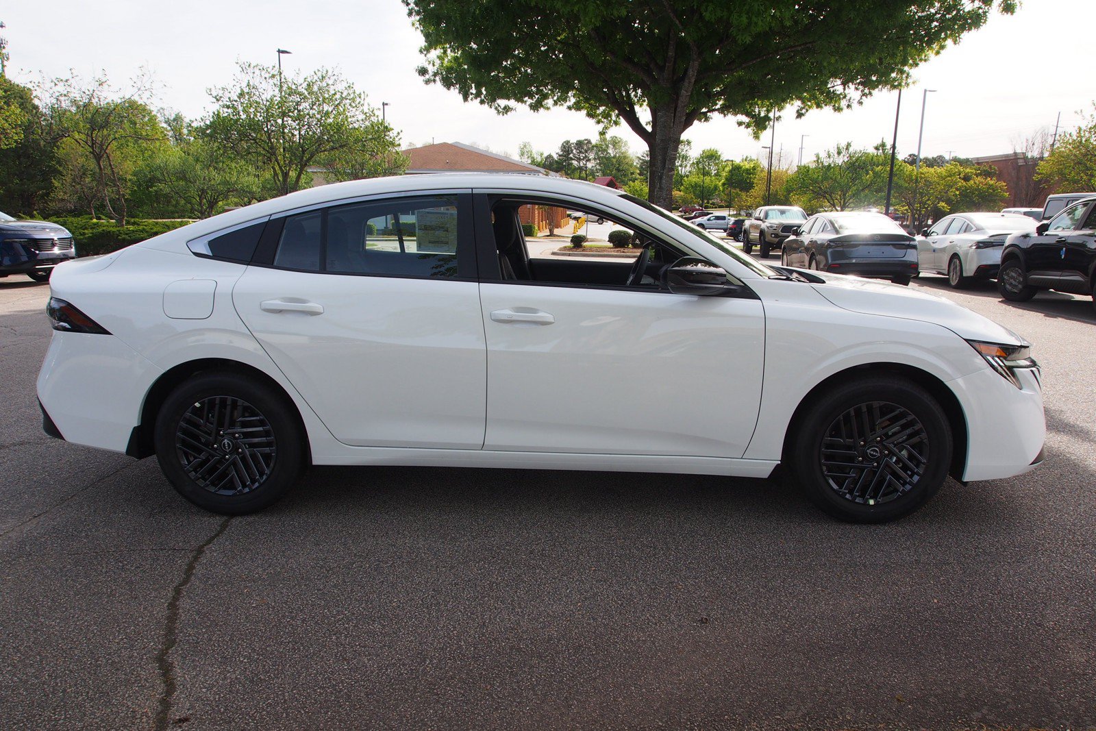 Used 2026 Nissan Sentra SV w/ SV Convenience Package FWD image 8