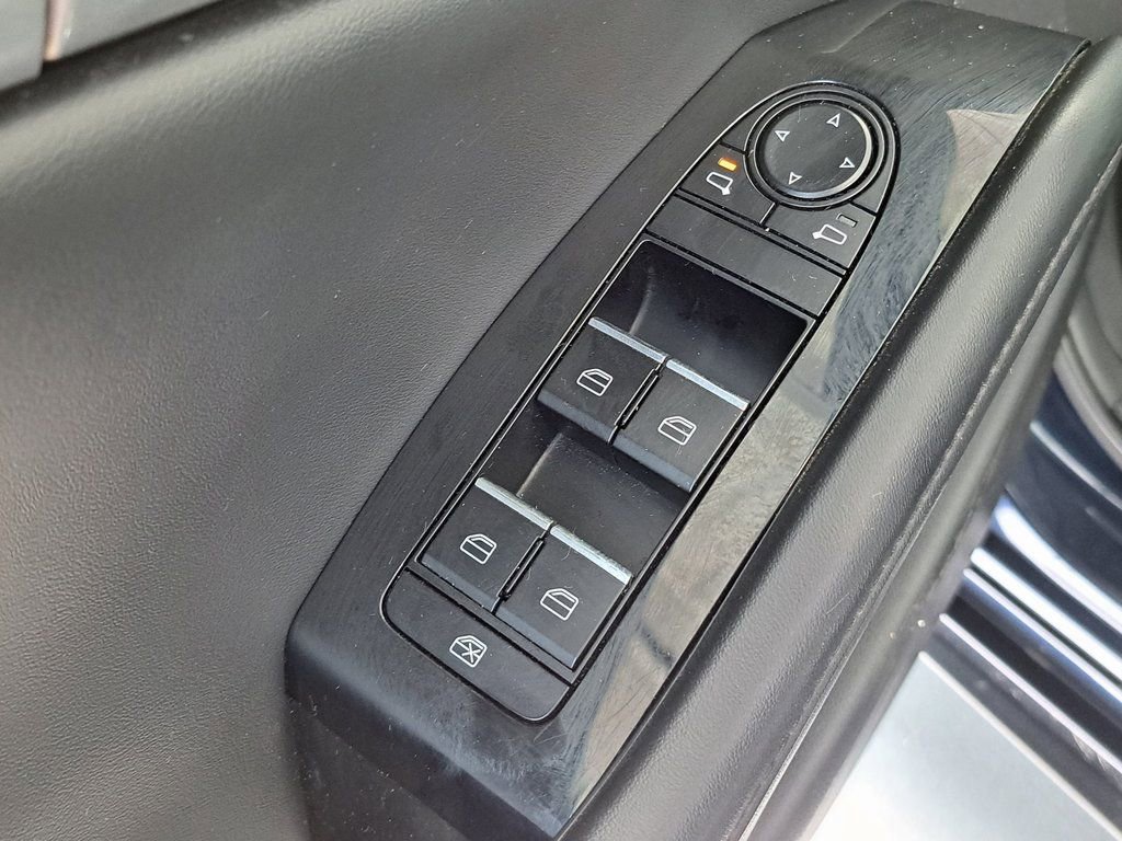 Used 2024 MAZDA MAZDA3 s image 22