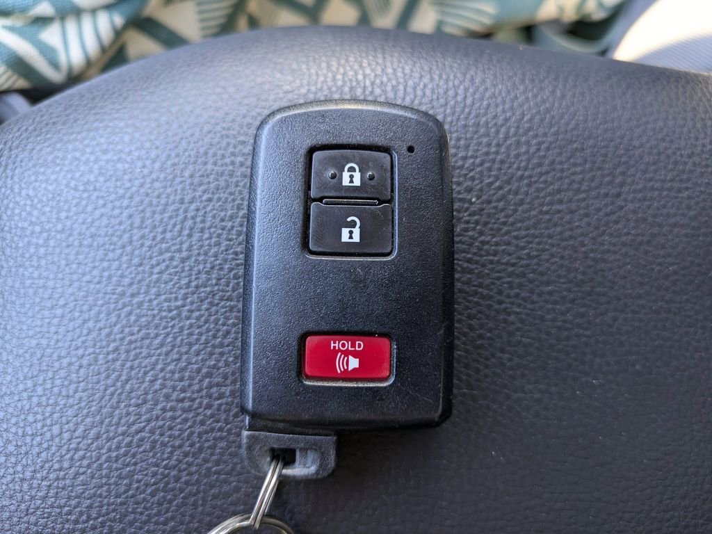 Used 2022 Toyota RAV4 XLE w/ Convenience Package image 29