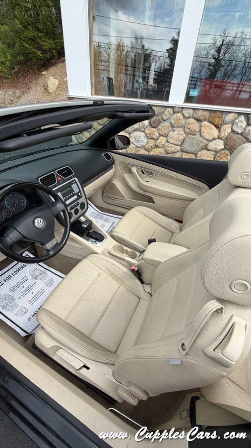 Used 2008 Volkswagen Eos 2.0T FWD image 27