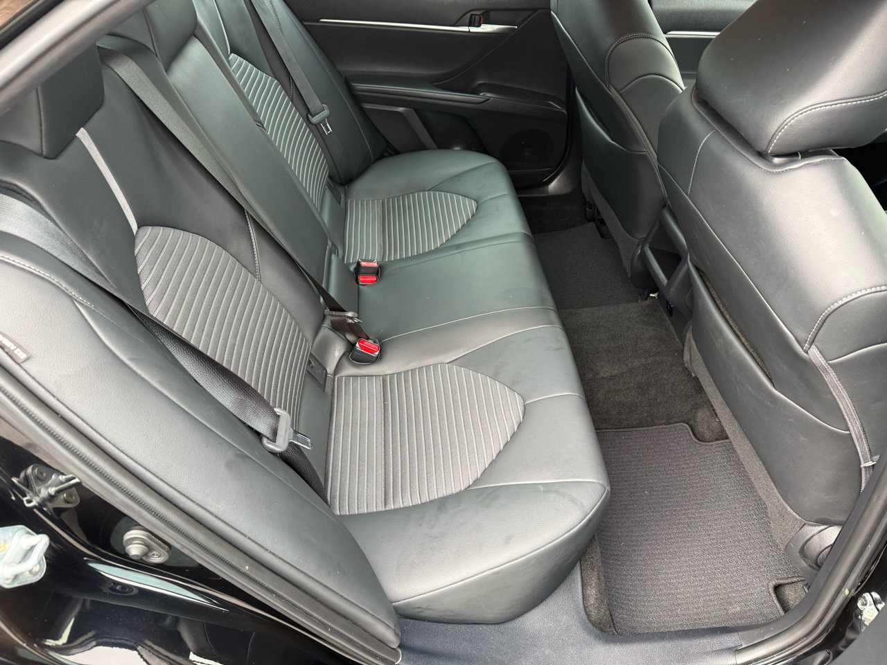 Used 2022 Toyota Camry SE image 16