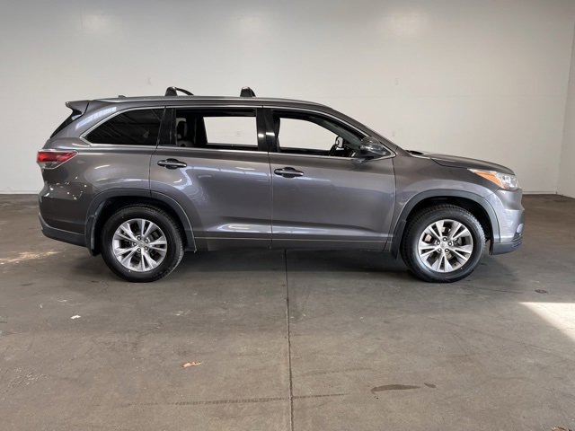 Used 2015 Toyota Highlander XLE image 2
