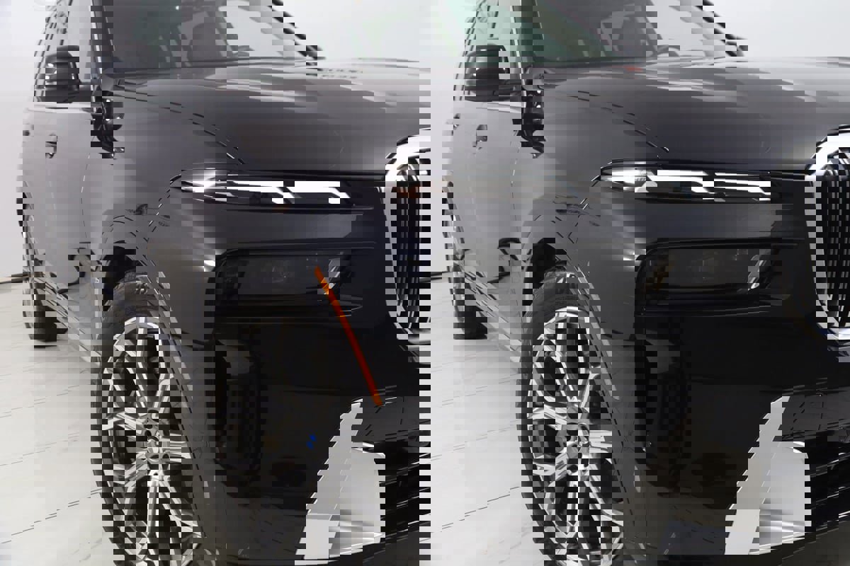 Used 2023 BMW X7 xDrive40i w/ Premium Package image 18