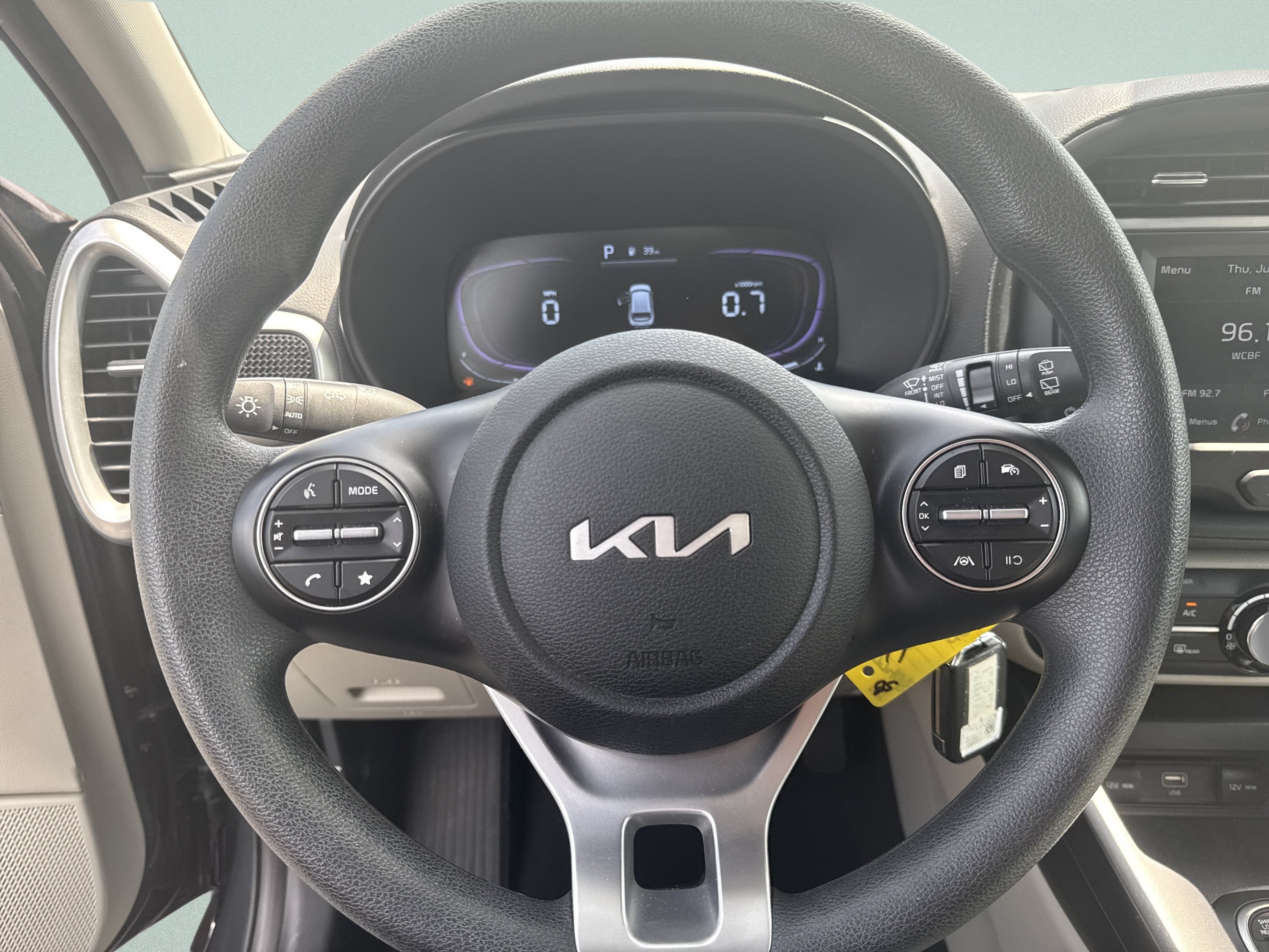 Used 2025 Kia Soul LX w/ LX Technology Package FWD image 12