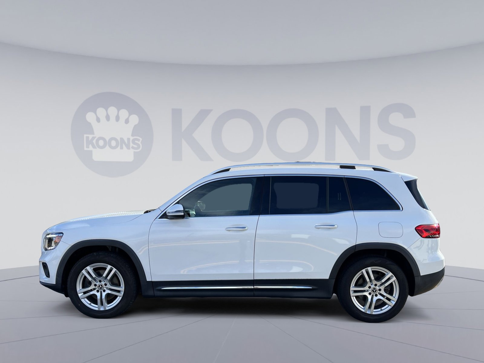 Used 2021 Mercedes-Benz GLB 250 4MATIC image 2