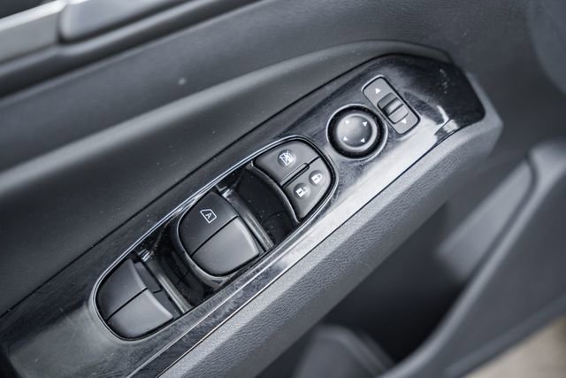 Used 2025 Nissan Altima 2.5 SR image 40