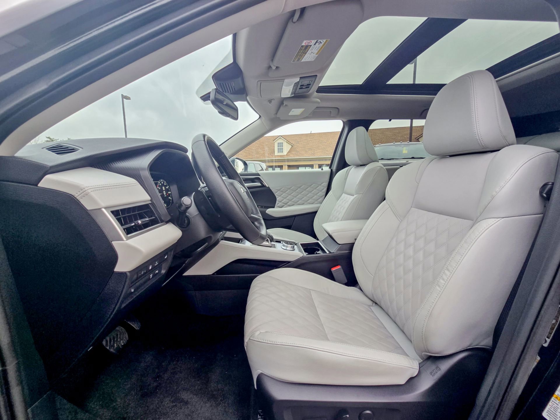 Used 2024 Mitsubishi Outlander SEL image 40