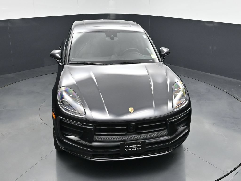 Certified 2025 Porsche Macan AWD/4WD image 23