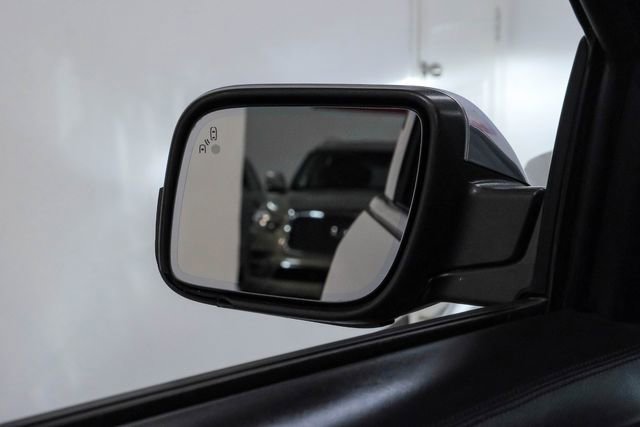 Used 2018 Ford Explorer Platinum image 38