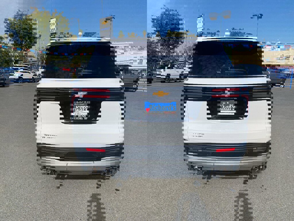 Used 2026 Chevrolet Traverse LT image 14