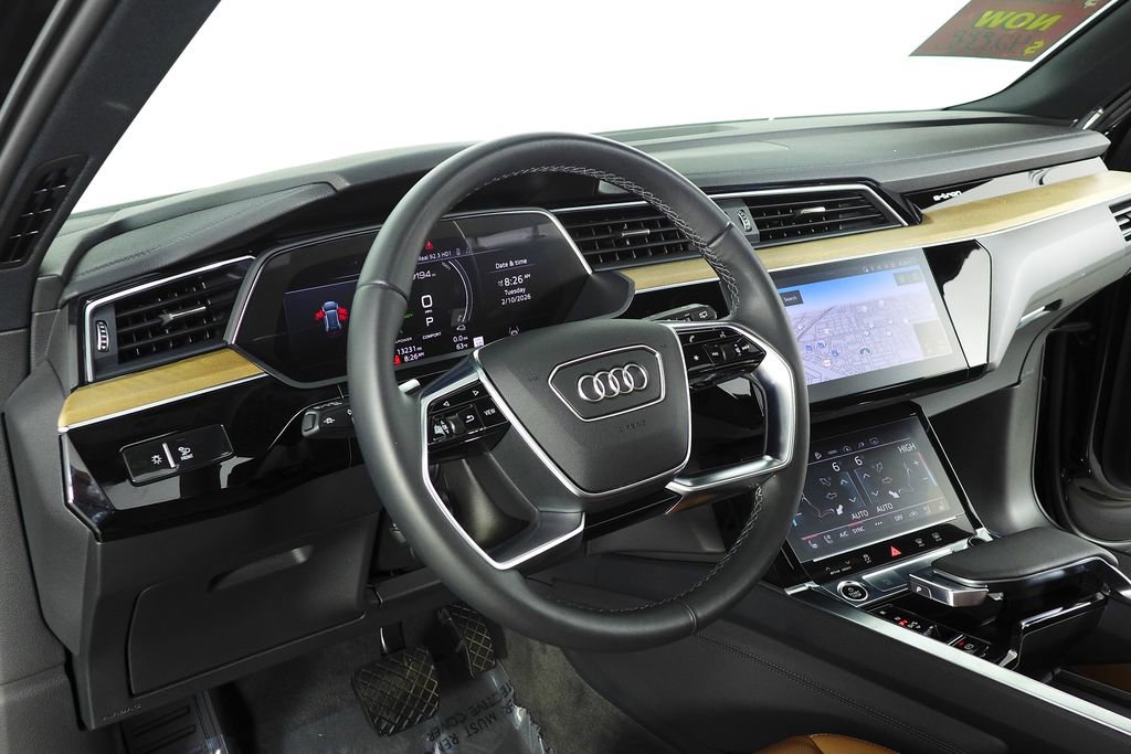 Used 2024 Audi Q8 e-tron Premium Plus w/ Premium Plus Package image 31