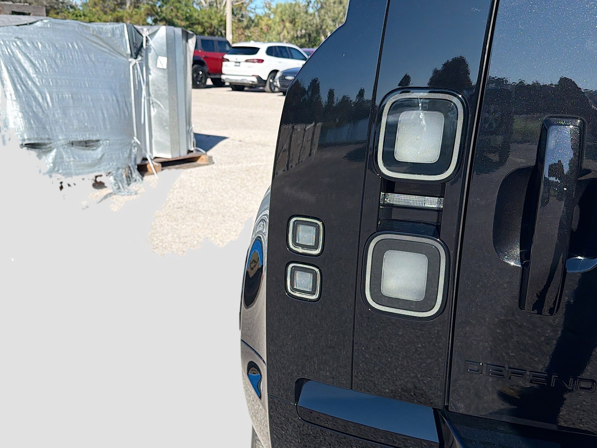 New 2026 Land Rover Defender 110 X-Dynamic SE image 10