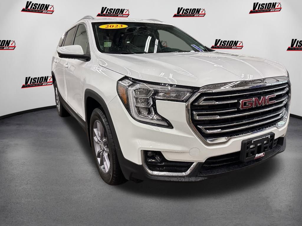 Used 2023 GMC Terrain SLT w/ LPO, Floor Liner Package AWD/4WD image 3