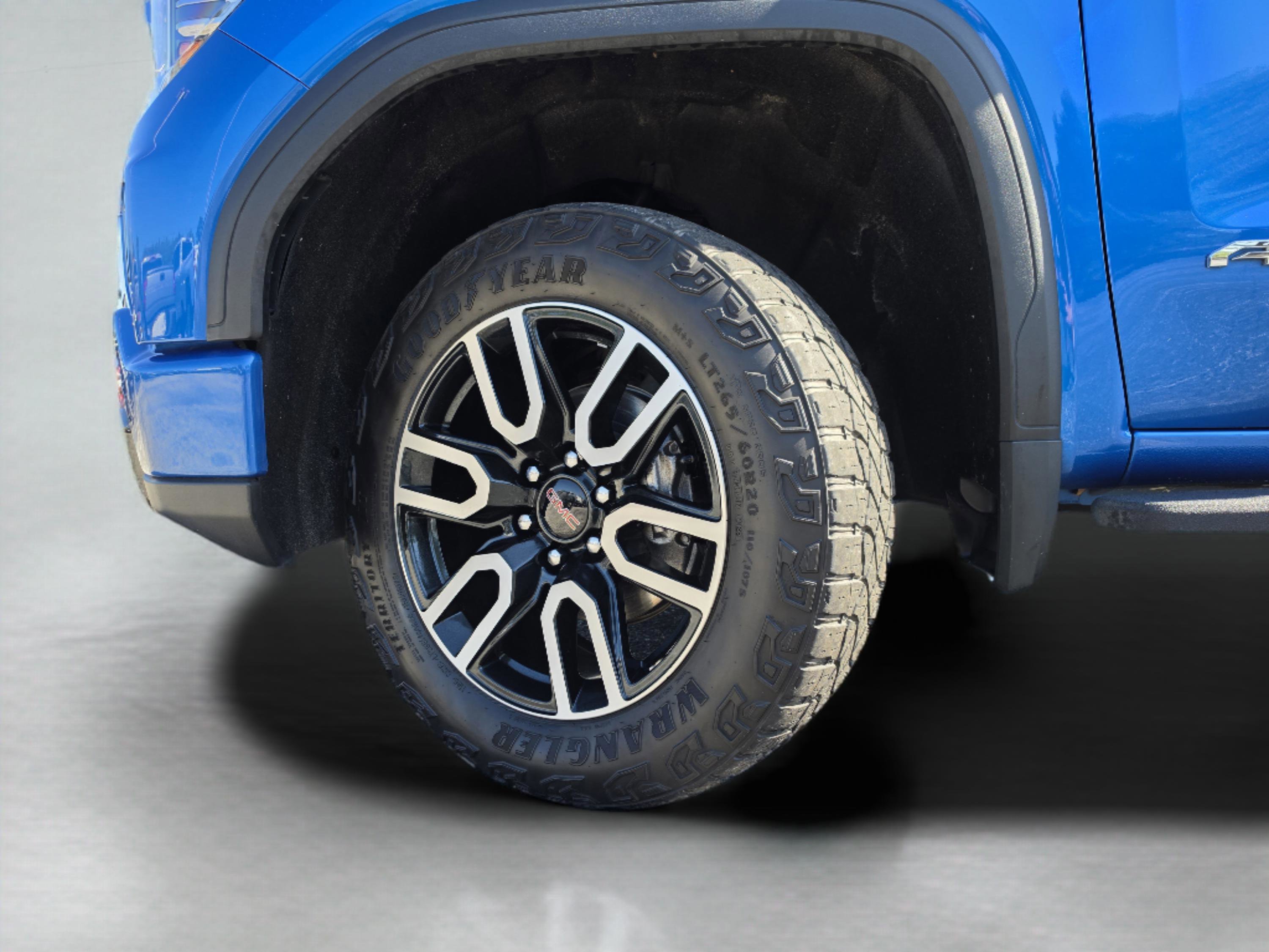 Used 2023 GMC Sierra 1500 AT4 w/ AT4 Premium Package AWD/4WD image 44
