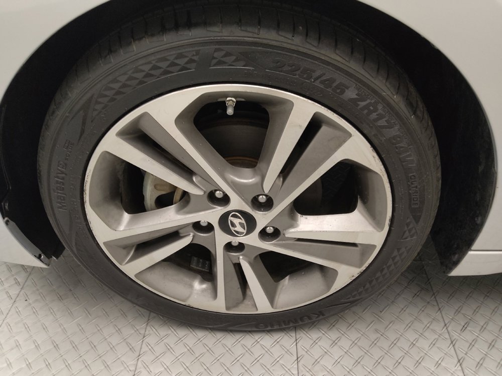 Used 2017 Hyundai Elantra Limited w/ Limited Tech Package 04 image 31