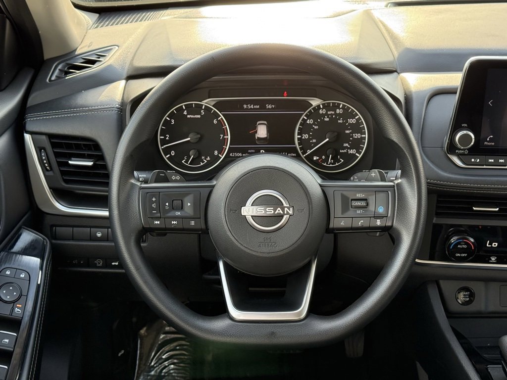 Used 2024 Nissan Rogue SV image 23