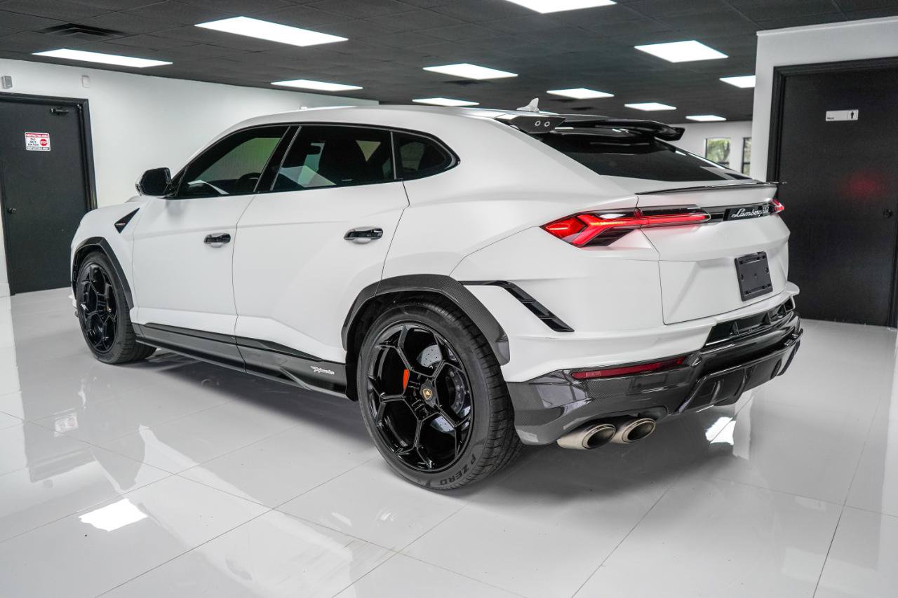 Used 2023 Lamborghini Urus Performante AWD/4WD image 3