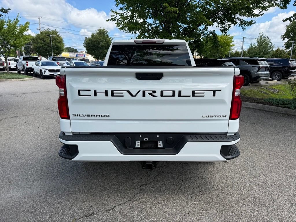 Used 2019 Chevrolet Silverado 1500 Custom w/ Custom Value Package AWD/4WD image 4