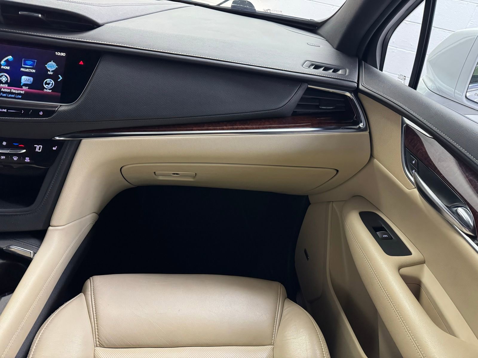 Used 2017 Cadillac XT5 Luxury w/ Driver Awareness Package image 19