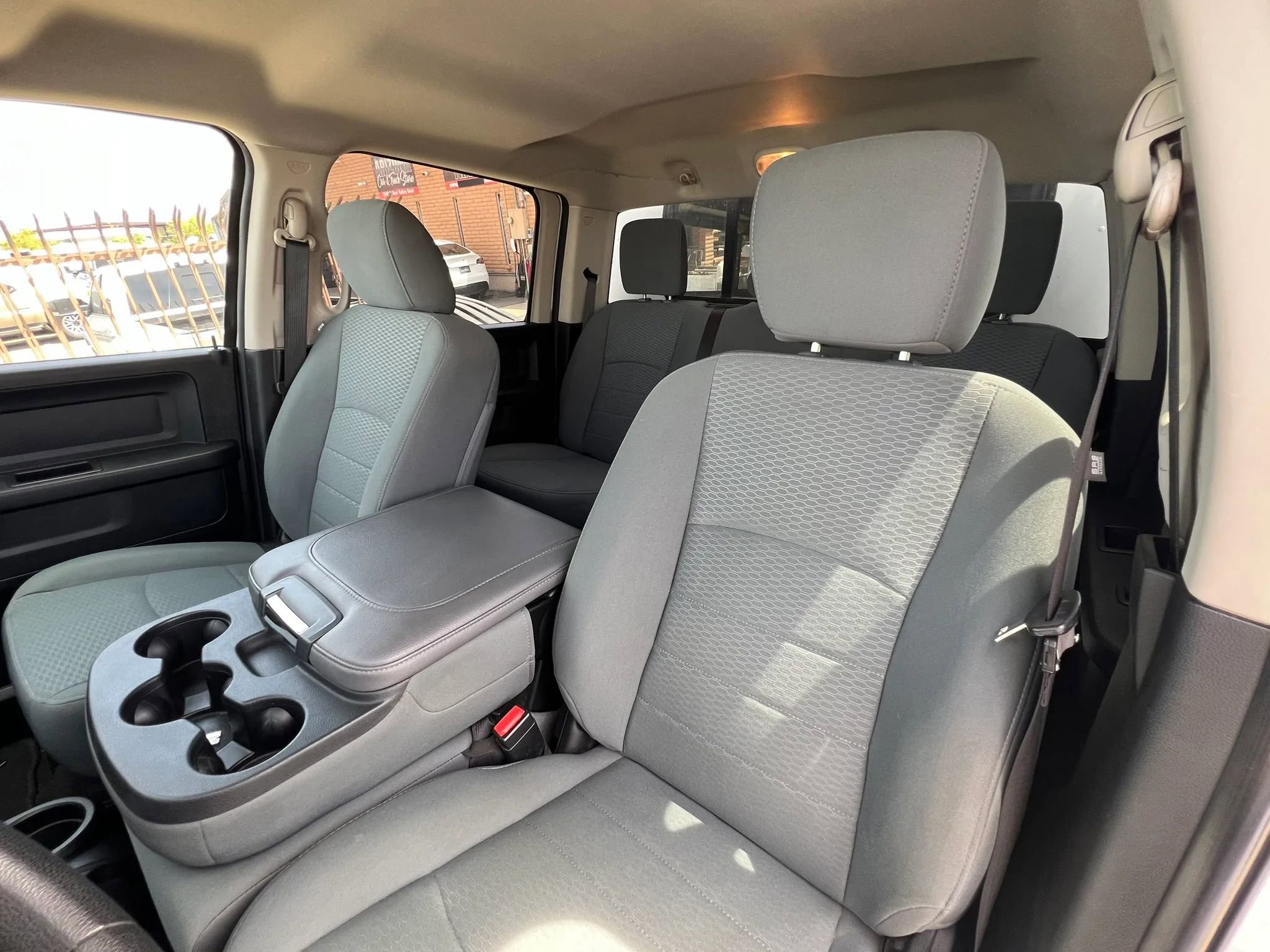 Used 2015 RAM 2500 Tradesman w/ Chrome Appearance Group AWD/4WD image 16