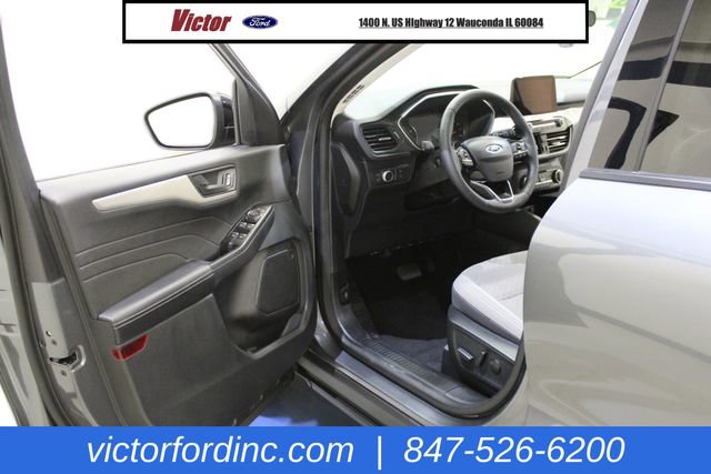 Used 2022 Ford Escape SE w/ SE Sport Appearance Package image 3