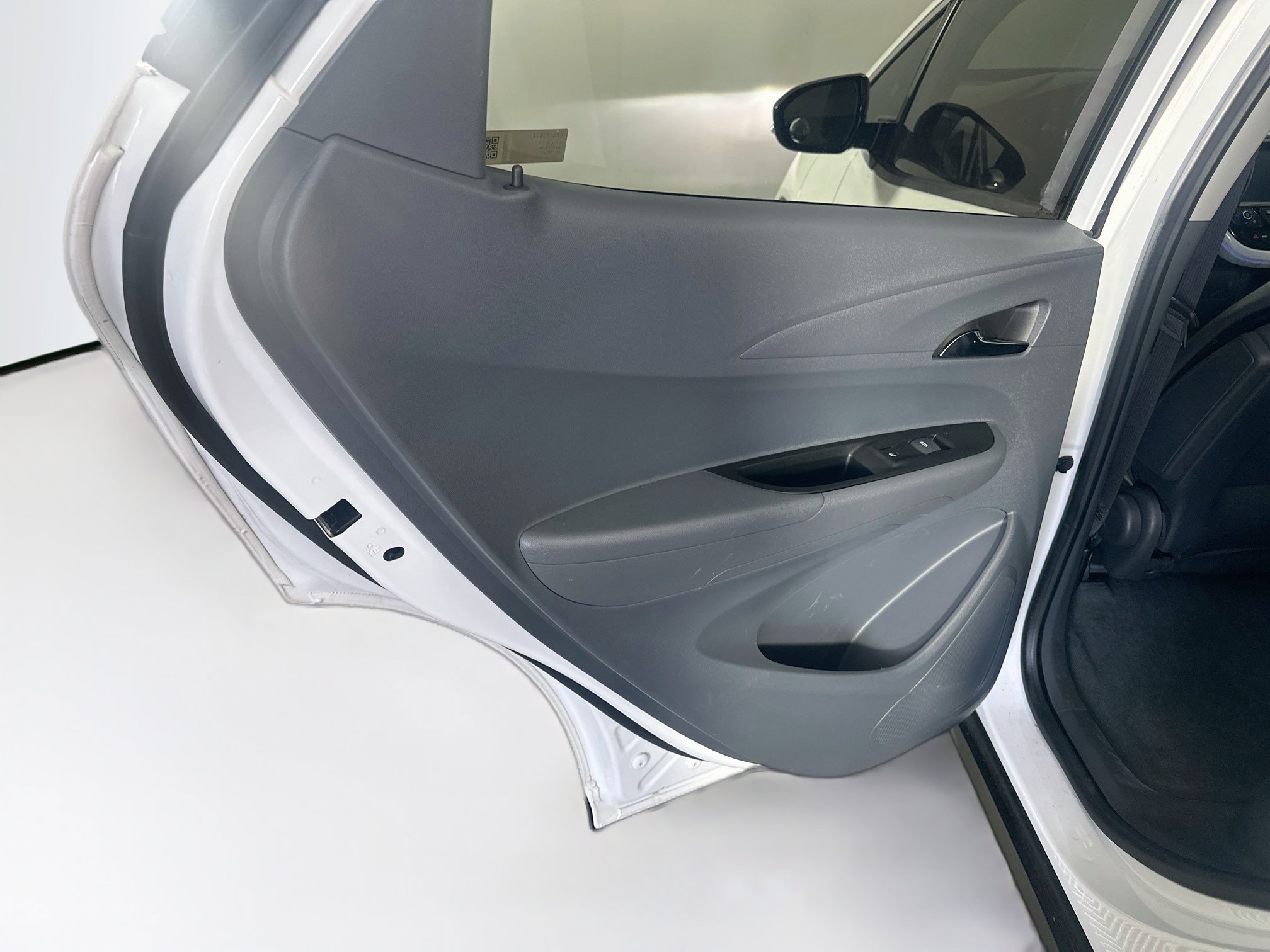 Used 2019 Chevrolet Bolt Premier w/ Infotainment Package FWD image 25