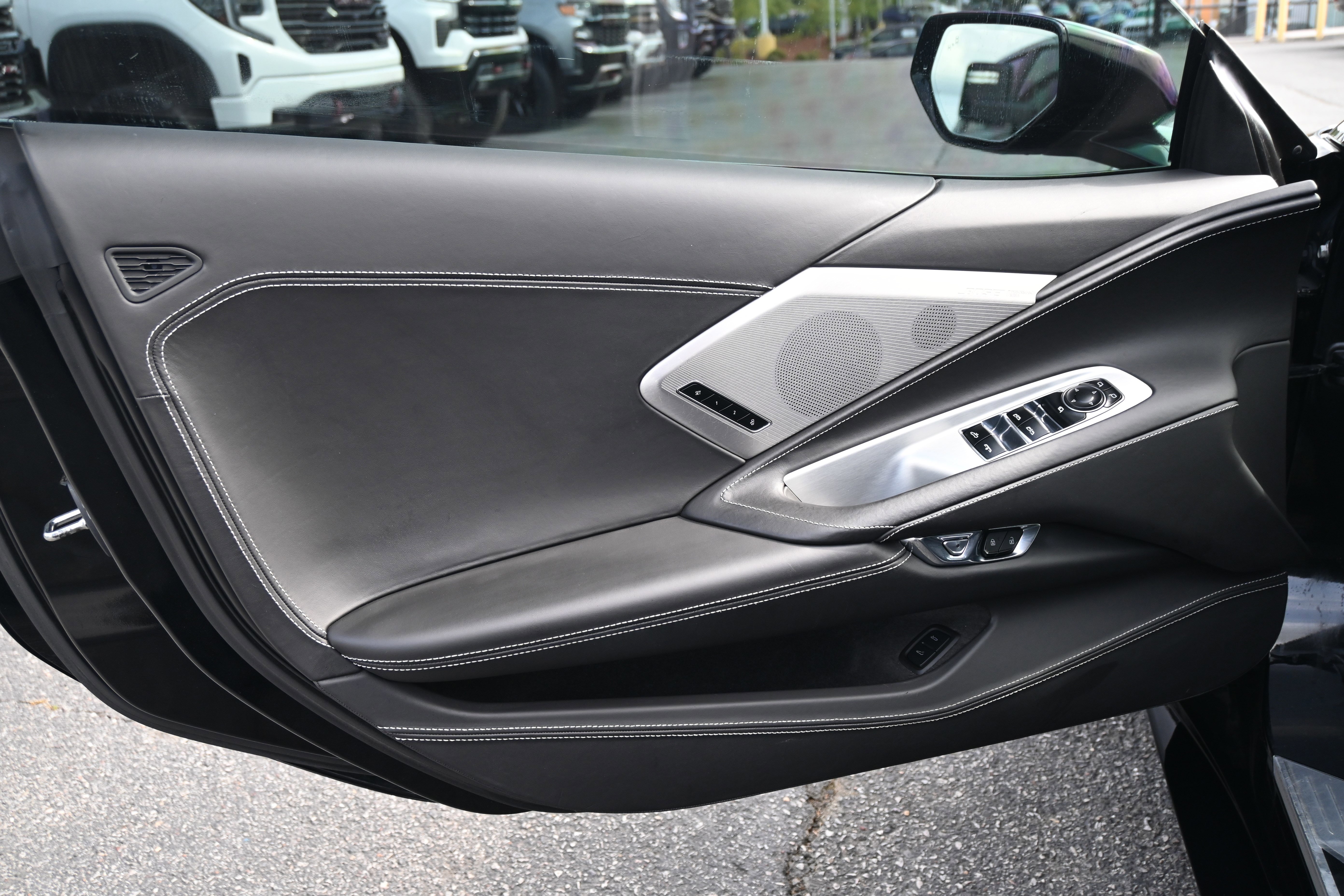 Used 2023 Chevrolet Corvette Stingray Premium Conv w/ Z51 Performance Package image 27