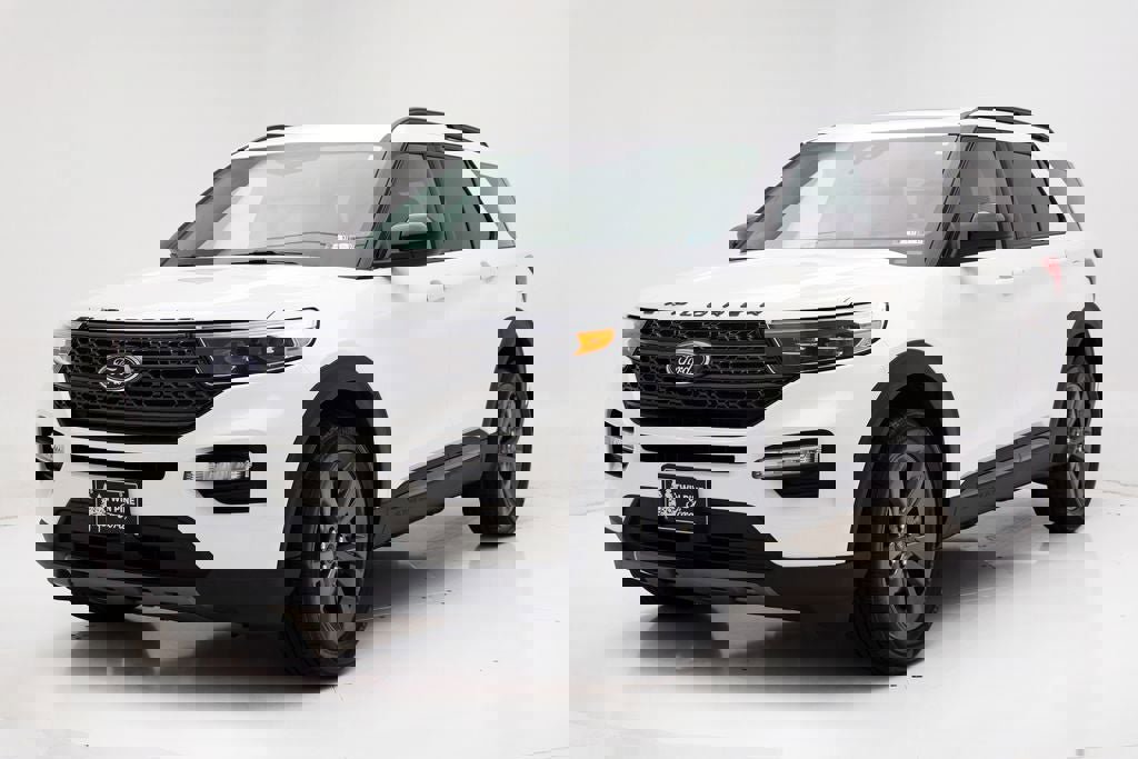 Used 2023 Ford Explorer XLT w/ Equipment Group 202A image 2