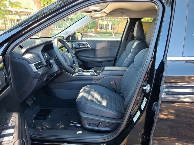 New 2025 Mitsubishi Outlander SE image 8