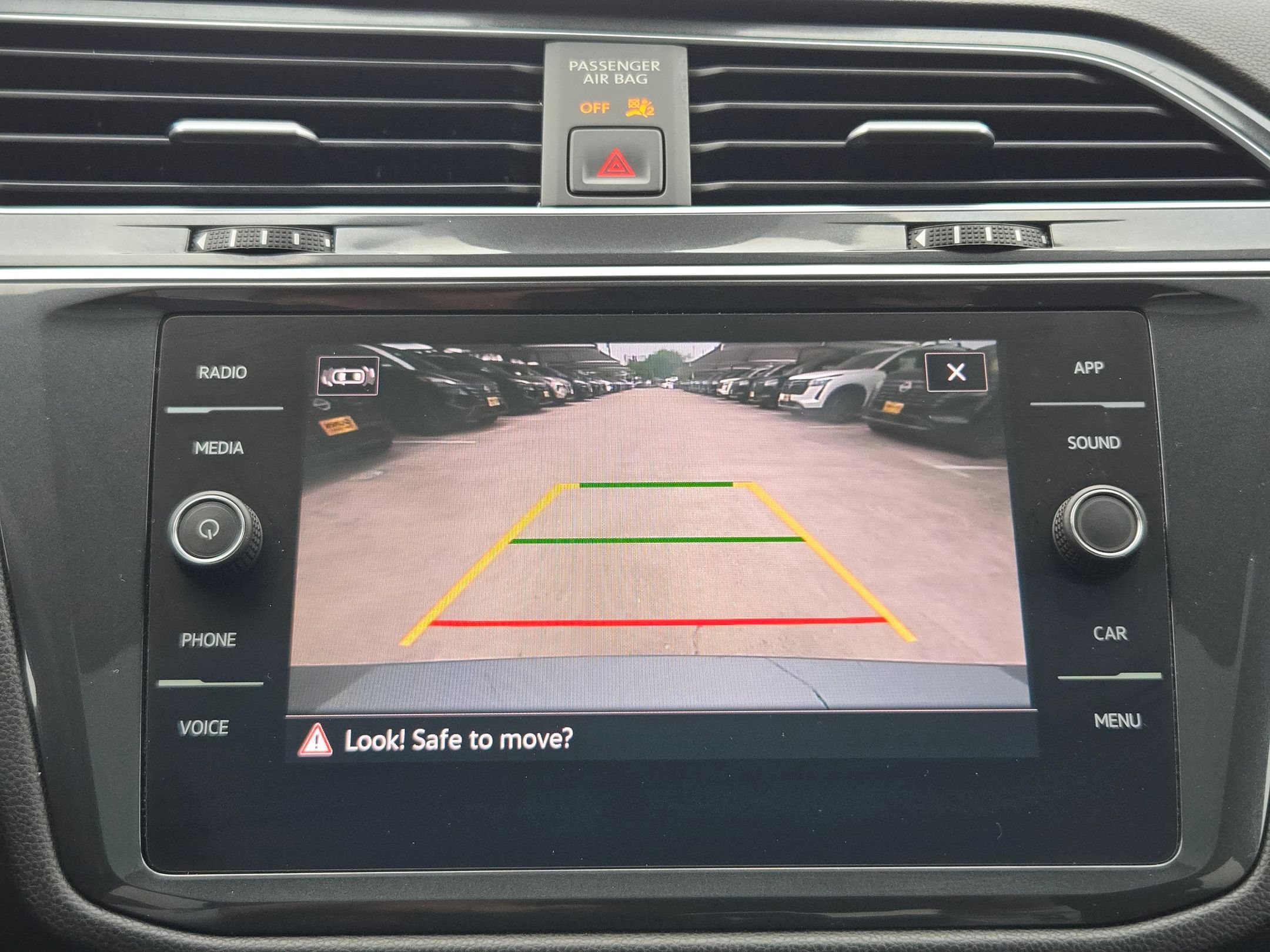 Used 2022 Volkswagen Tiguan SE FWD image 18
