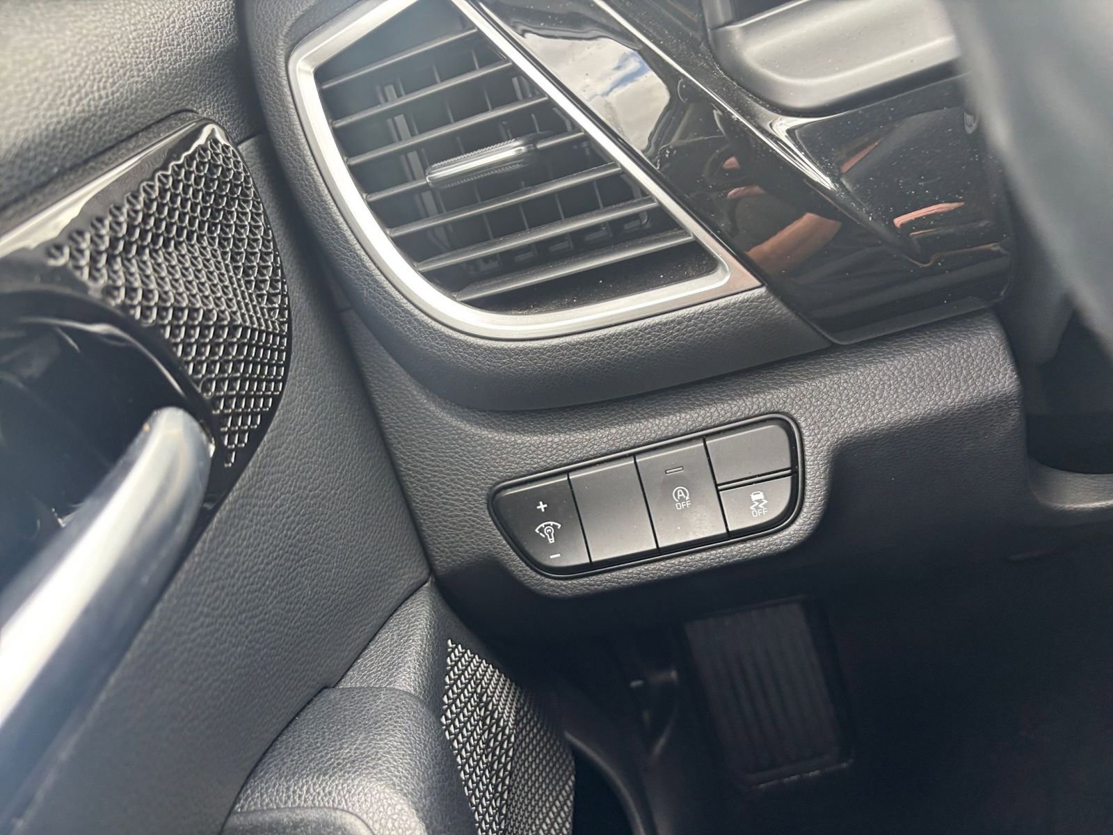 Used 2025 Kia Seltos S image 35