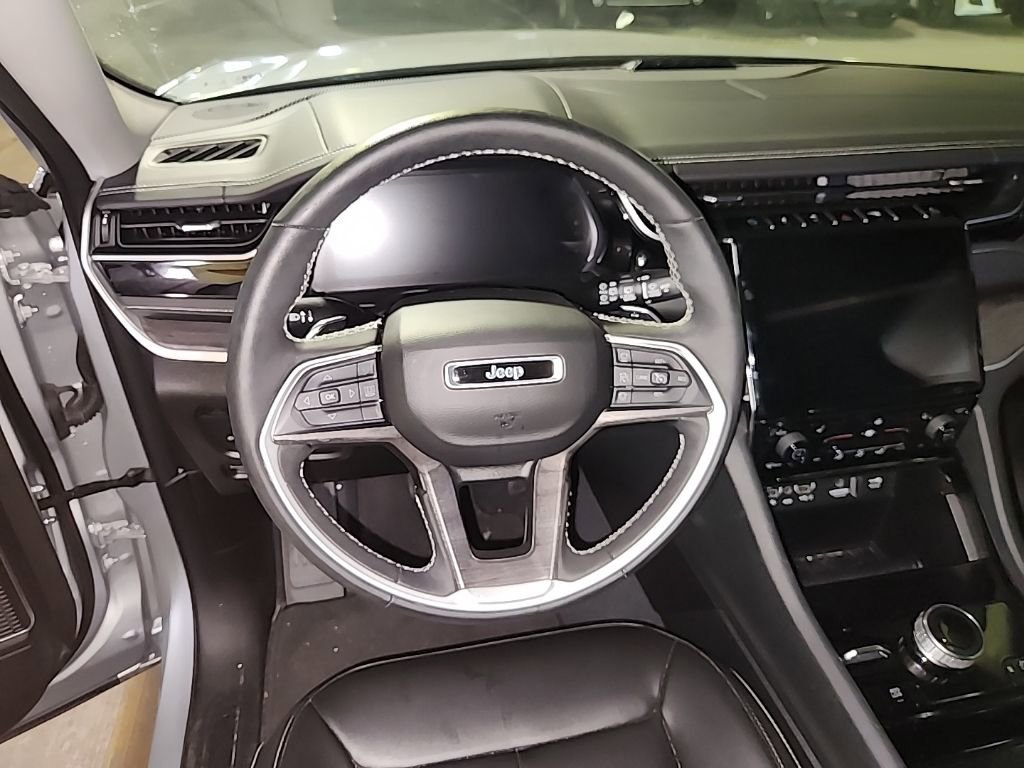 Used 2023 Jeep Grand Cherokee 4WD 4xe image 4