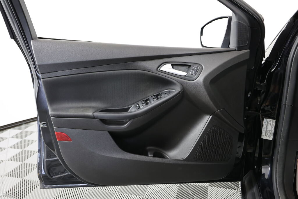 Used 2017 Ford Focus SE FWD image 11