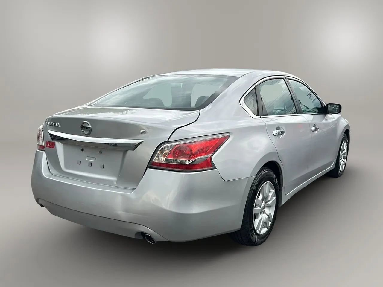Used 2015 Nissan Altima 2.5 S w/ Power Driver Seat Package FWD image 4