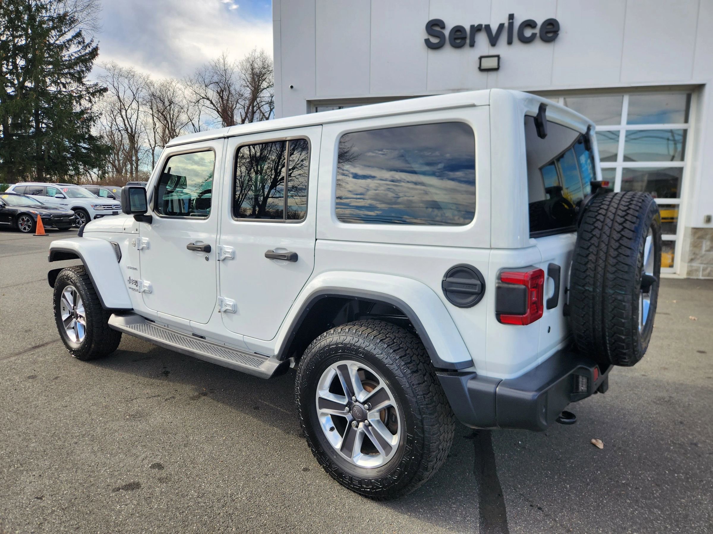 Used 2019 Jeep Wrangler Unlimited Sahara w/ Dual Top Group image 9