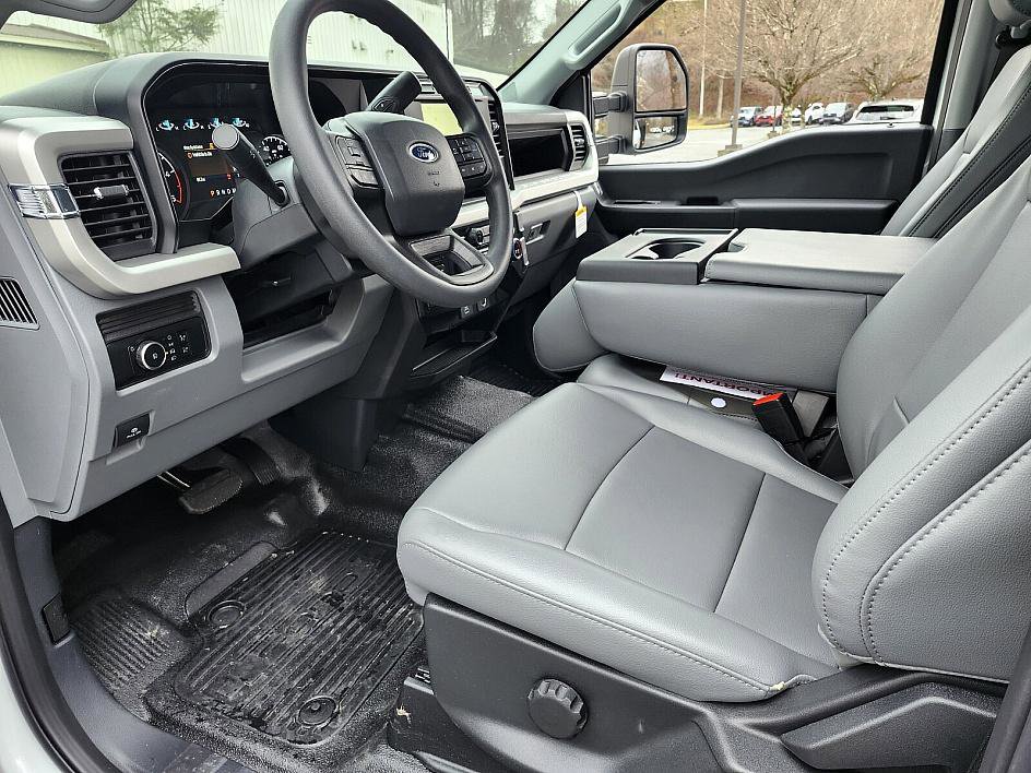New 2024 Ford F550 4x4 Crew Cab Super Duty image 9