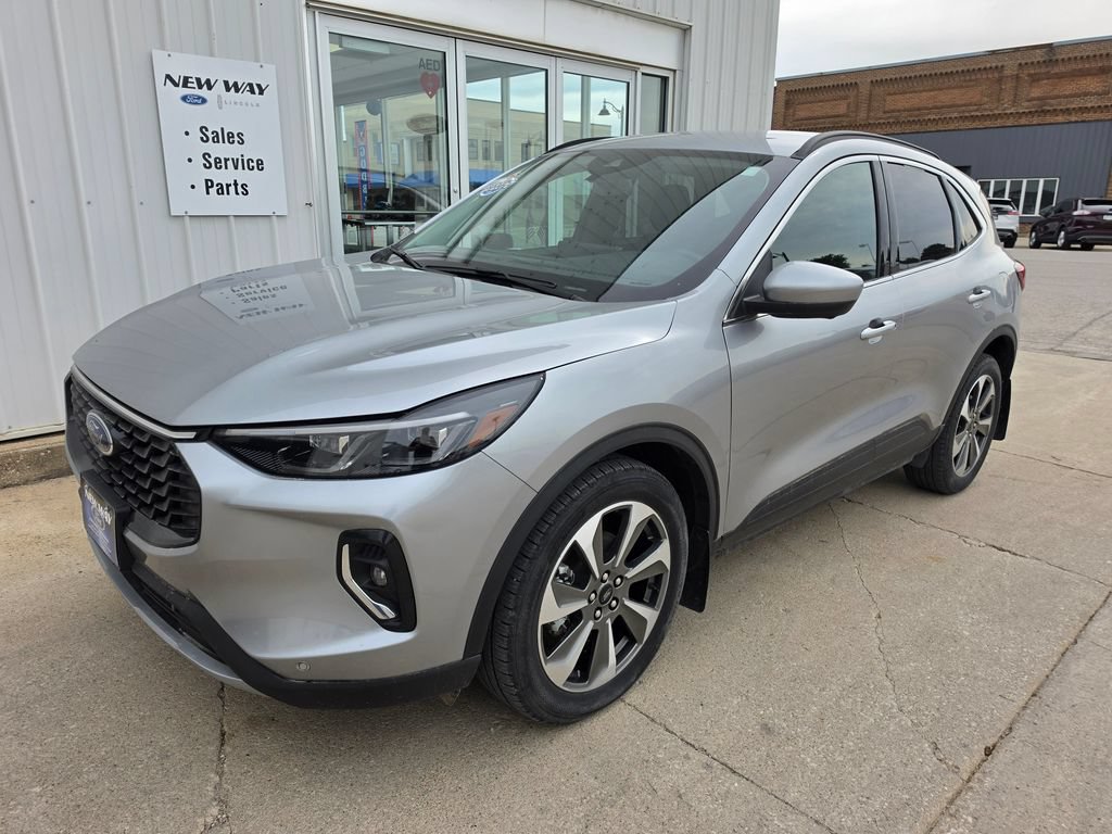 Certified 2023 Ford Escape Platinum AWD/4WD image 2
