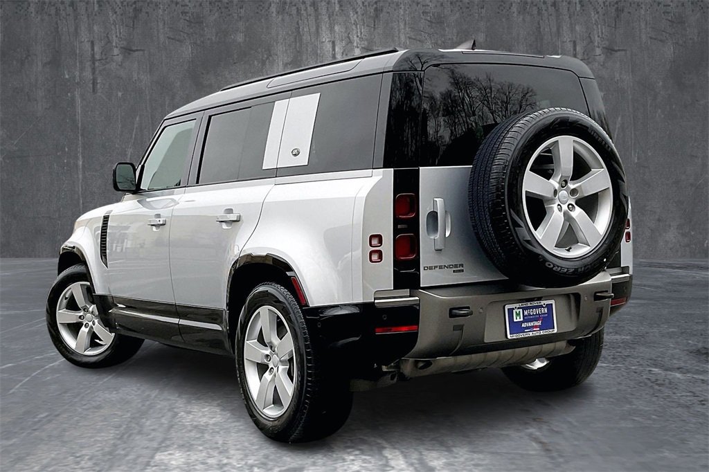 Used 2023 Land Rover Defender 110 X-Dynamic SE image 4