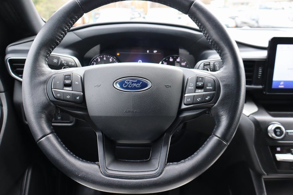 Used 2020 Ford Explorer XLT w/ Equipment Group 202A image 6