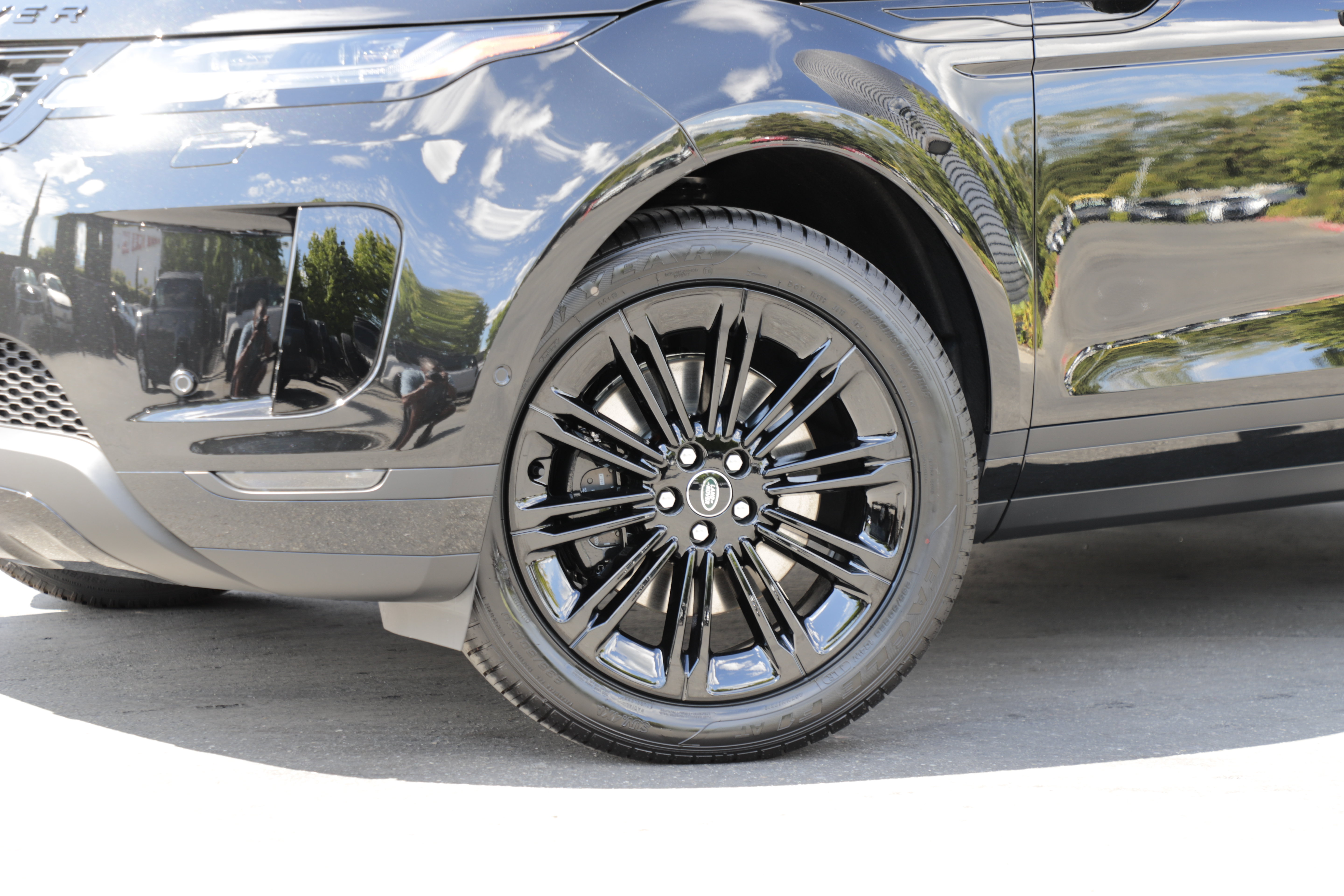 New 2026 Land Rover Range Rover Evoque S AWD/4WD image 2