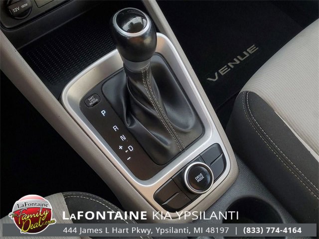 Used 2021 Hyundai Venue SEL image 29