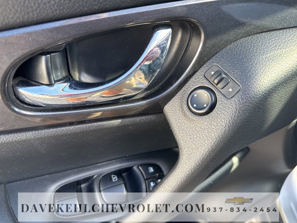 Used 2018 Nissan Rogue S image 11