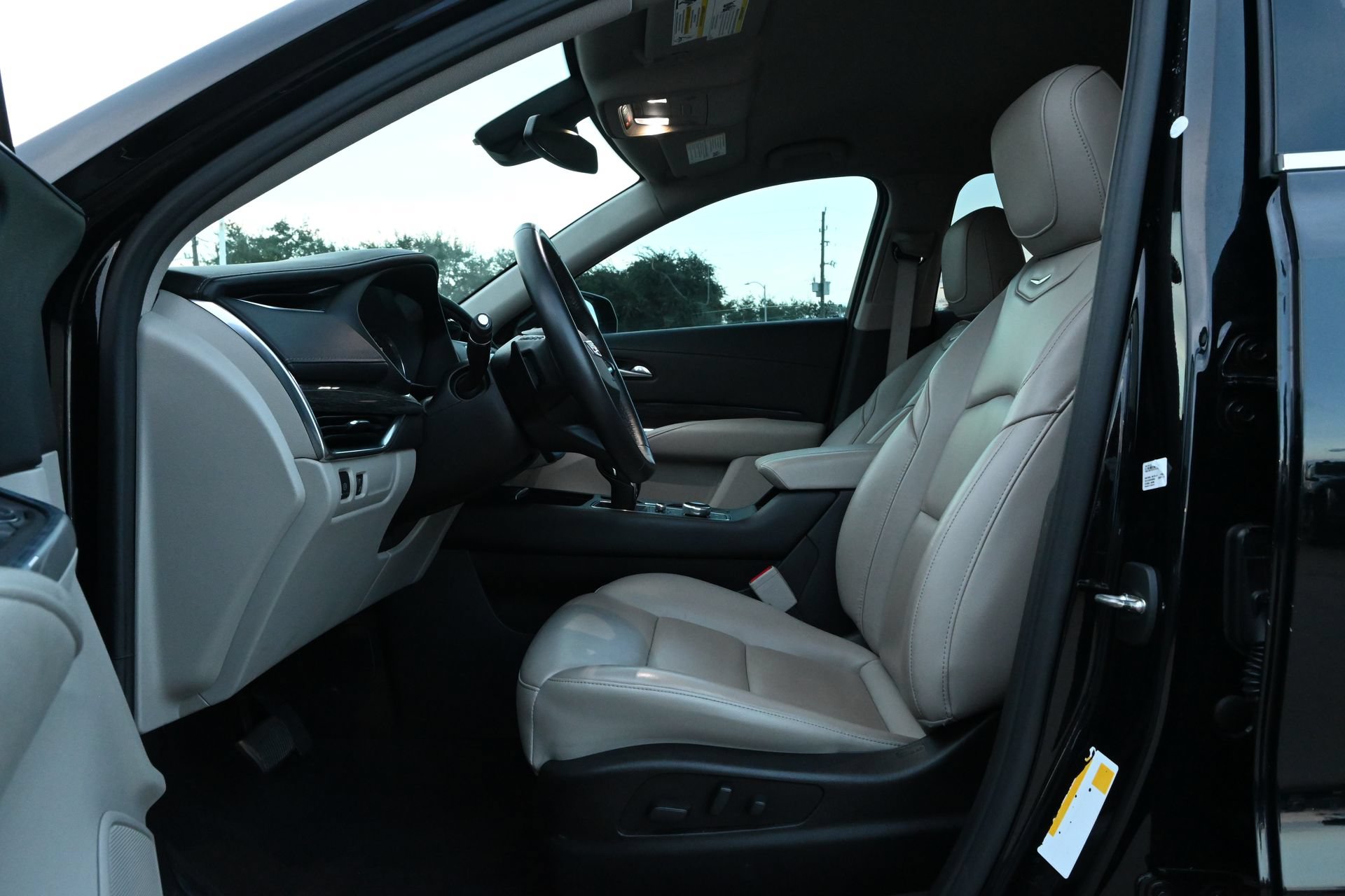Used 2021 Cadillac XT4 Premium Luxury FWD image 16