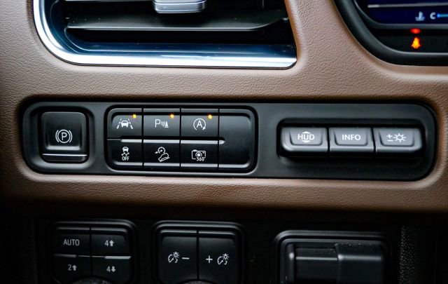 Used 2023 Chevrolet Suburban High Country image 19