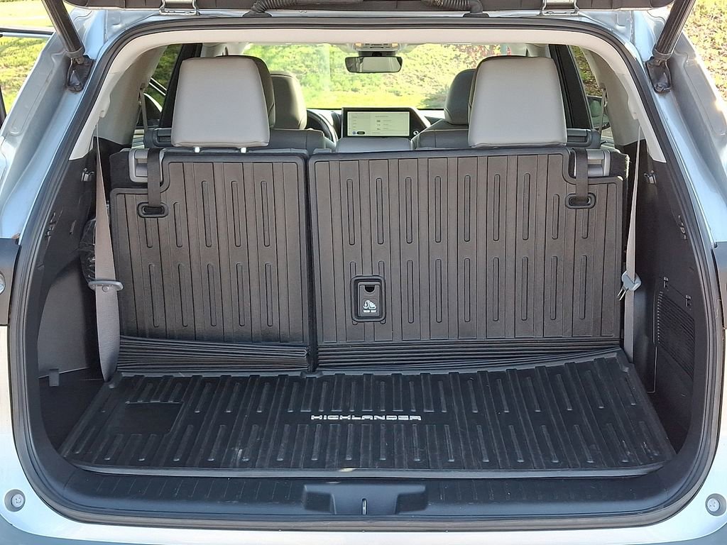 Used 2023 Toyota Highlander XLE FWD image 31